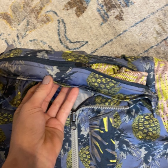 Maaji zip up workout running light jacket - Picture 5 of 7